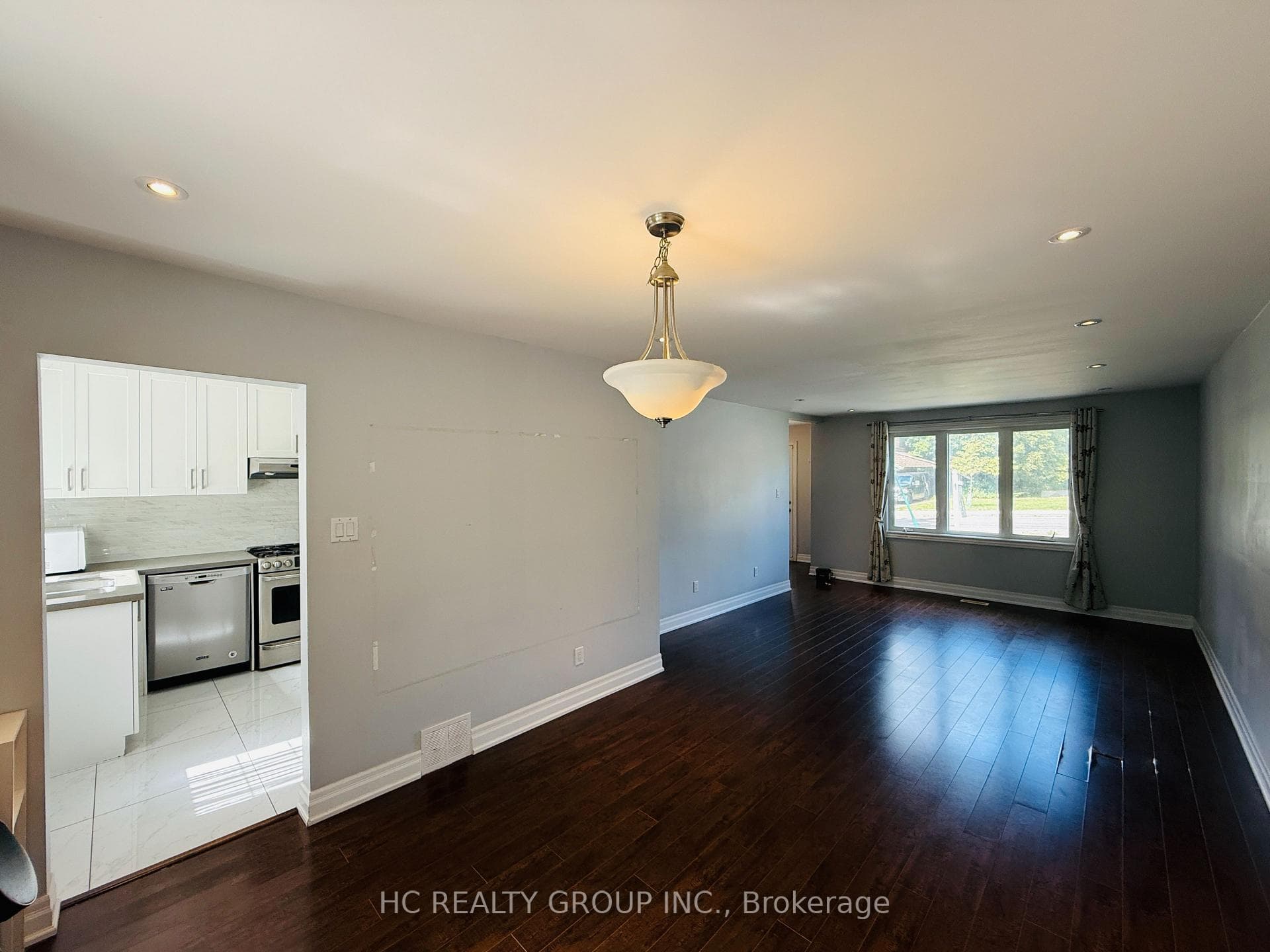 673 Glengrove Avenue photo 2