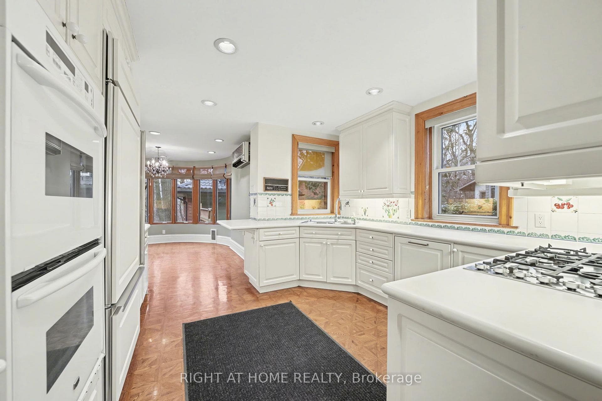 32 Hollywood Crescent photo 9