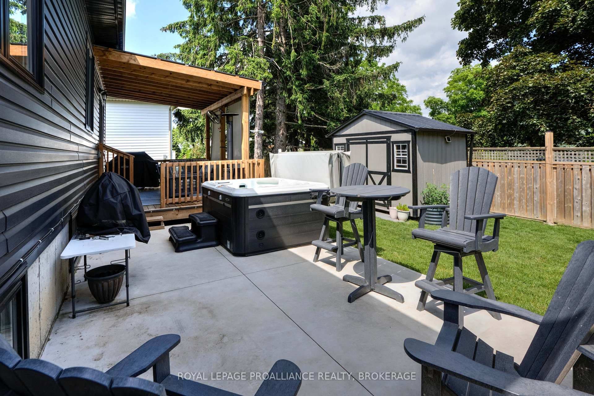 125 Maplecroft Court photo 44