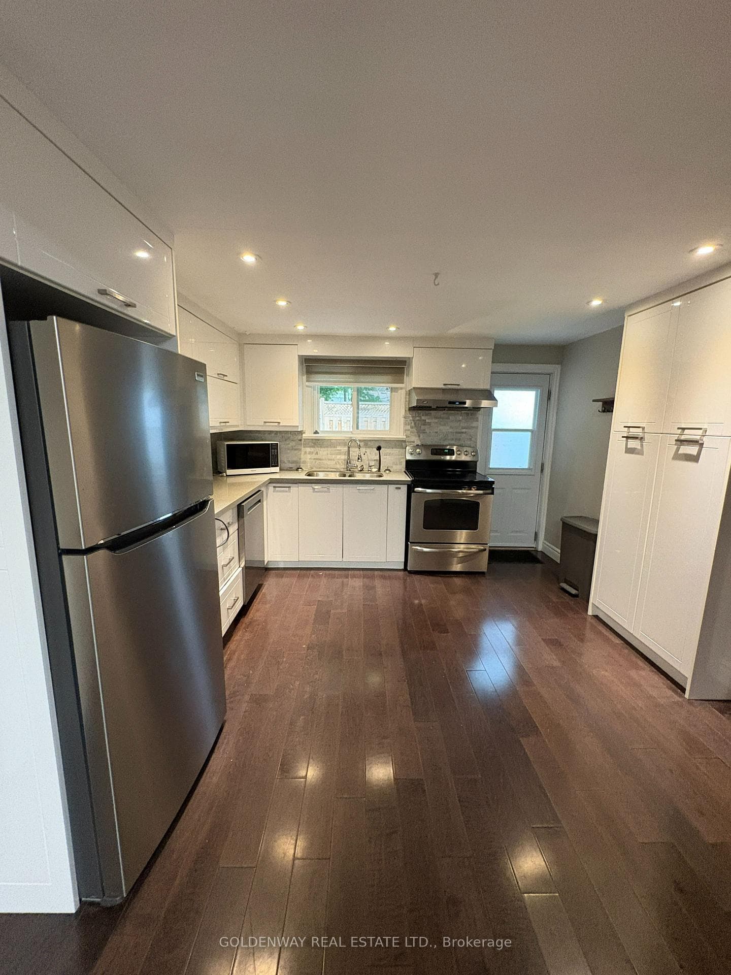 166 Newton Street photo 5