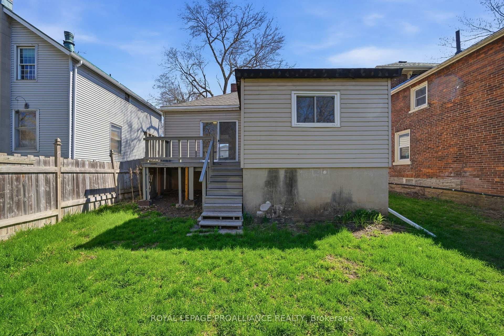 38 Oak Street photo 33