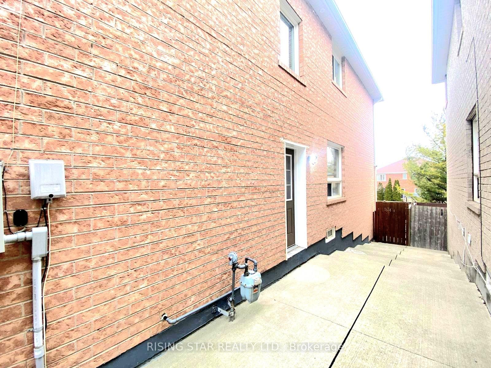 132 Luella Crescent photo 18