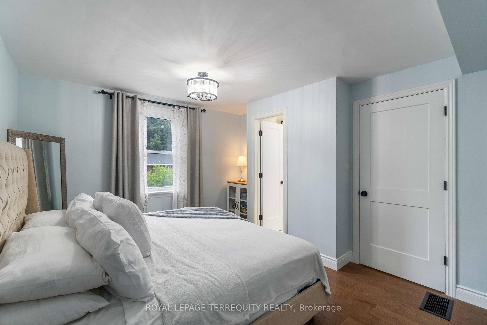 532 Eagle Street photo 19