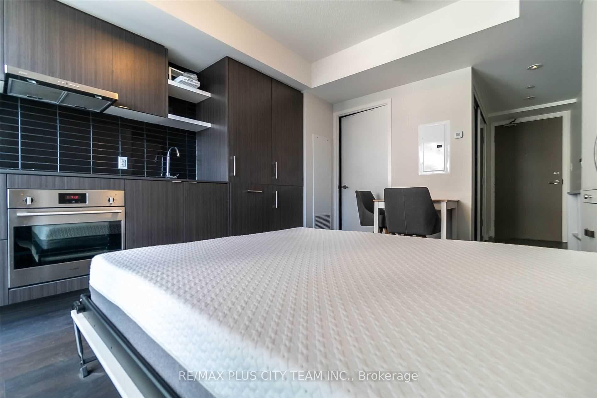 88 Harbour Street Unit 2511 photo 6
