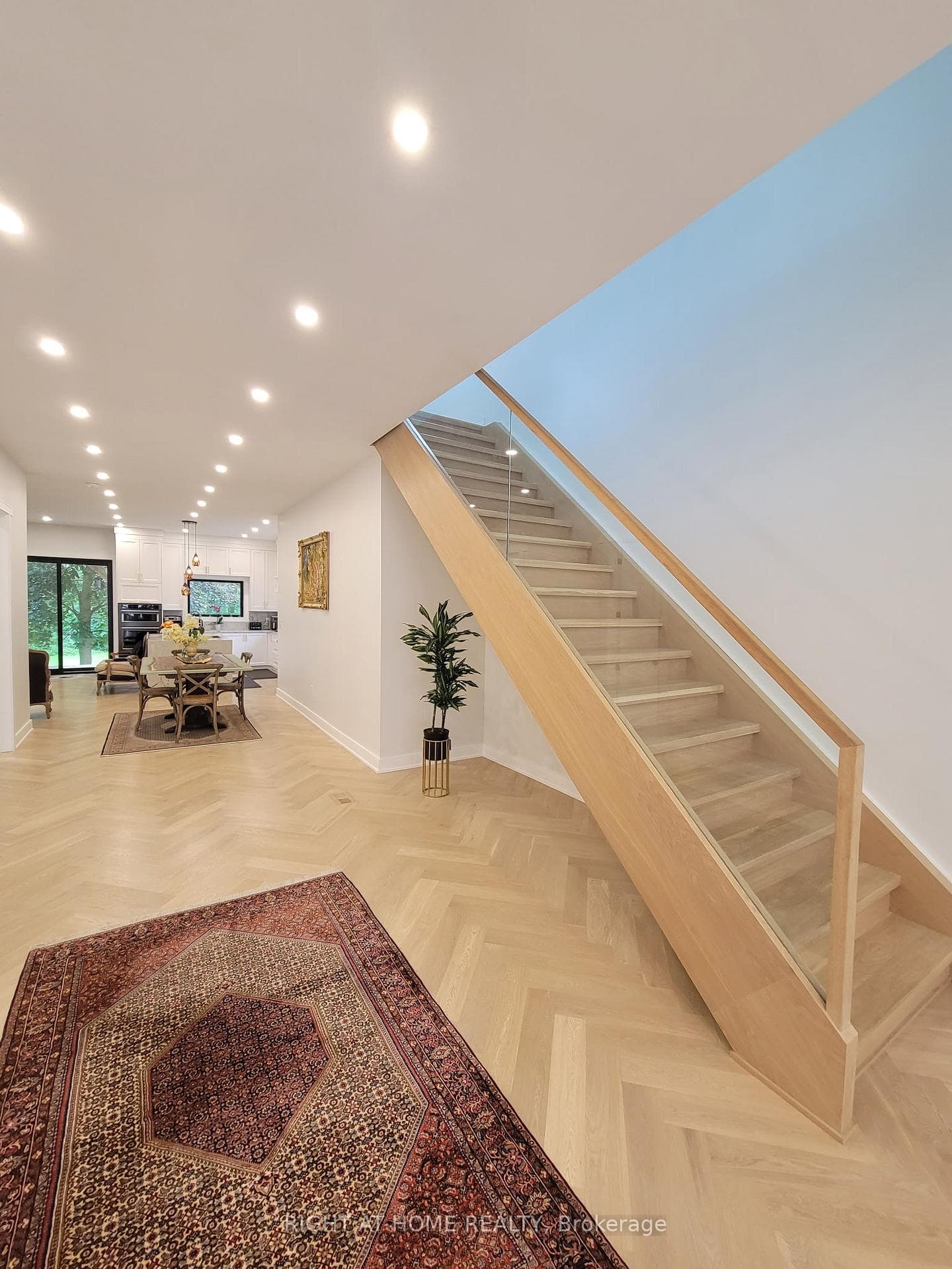 215 Bayview Avenue photo 30