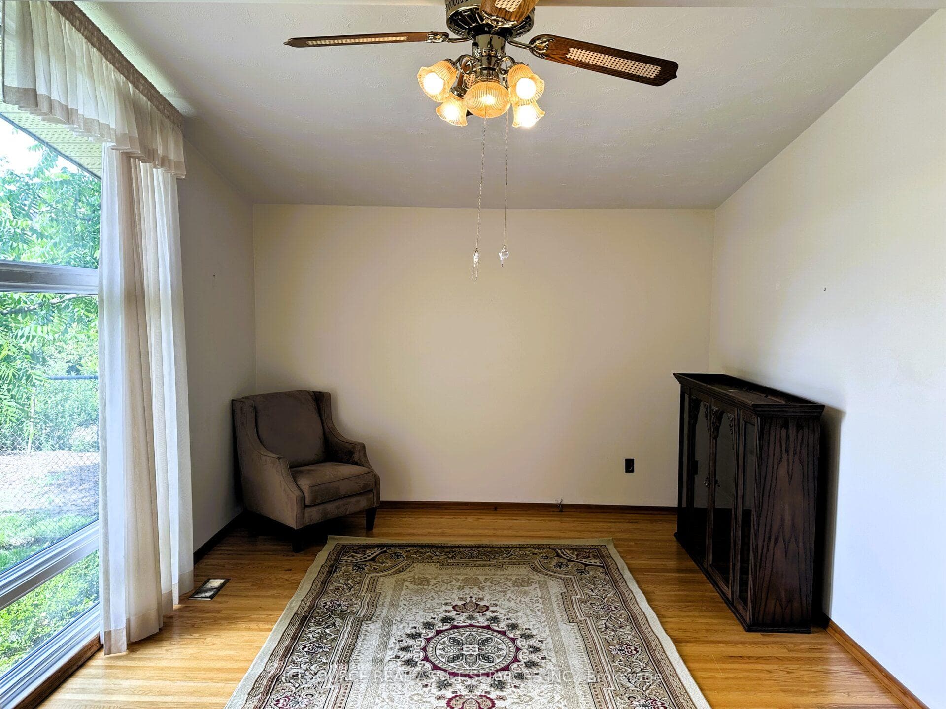 275 St Anne's Crescent photo 4