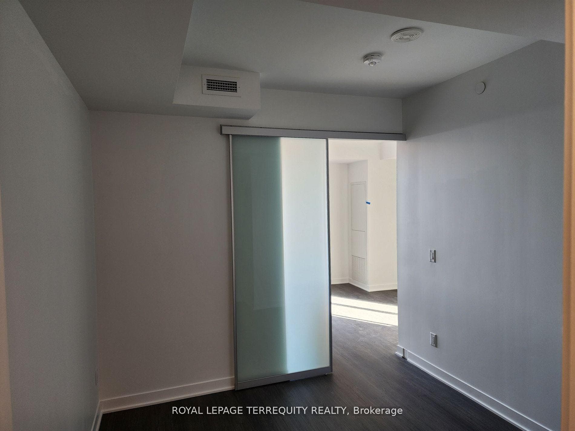 185 Alberta Avenue Unit 809 photo 13
