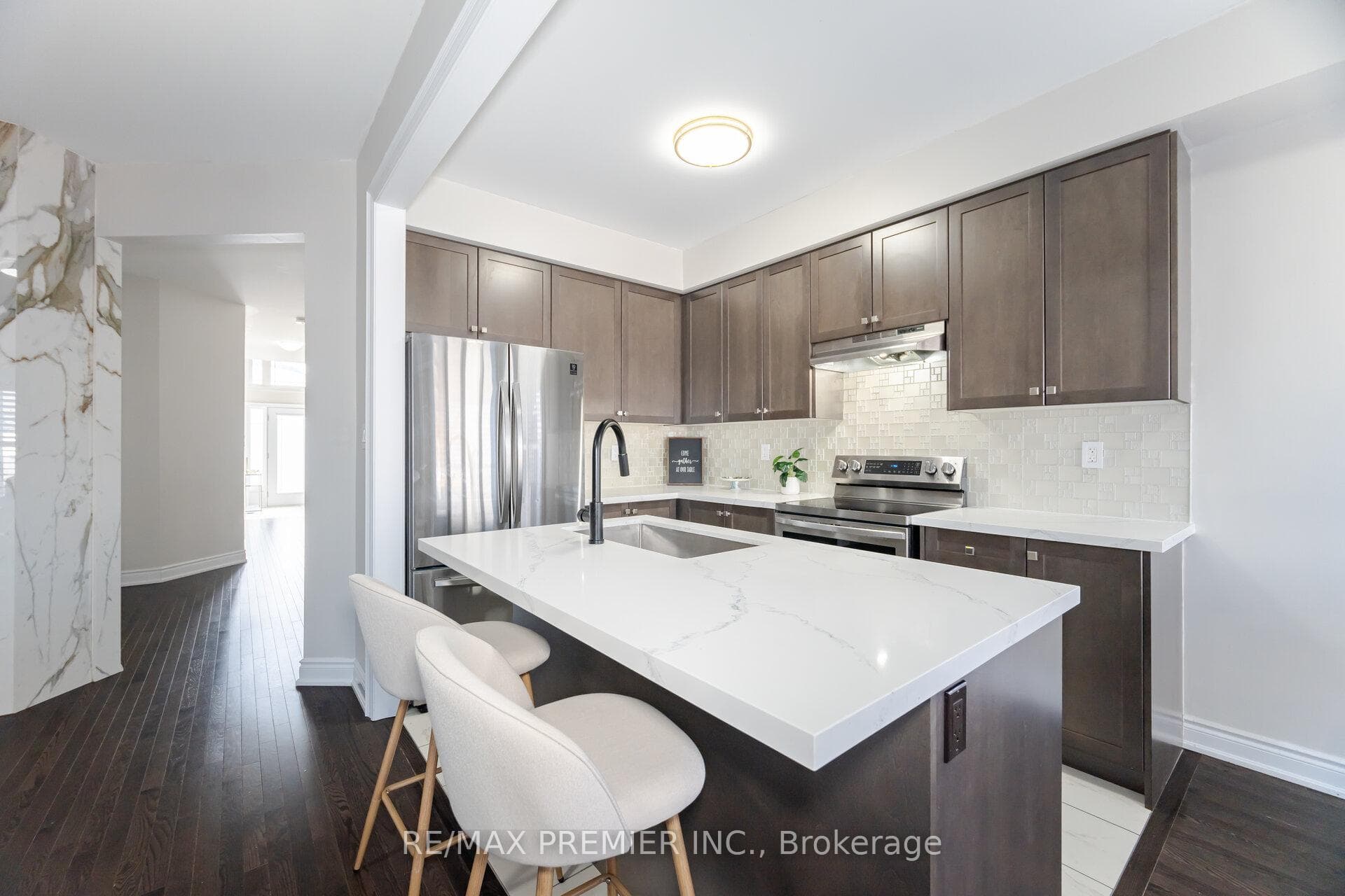 203 Sutherland Avenue photo 7