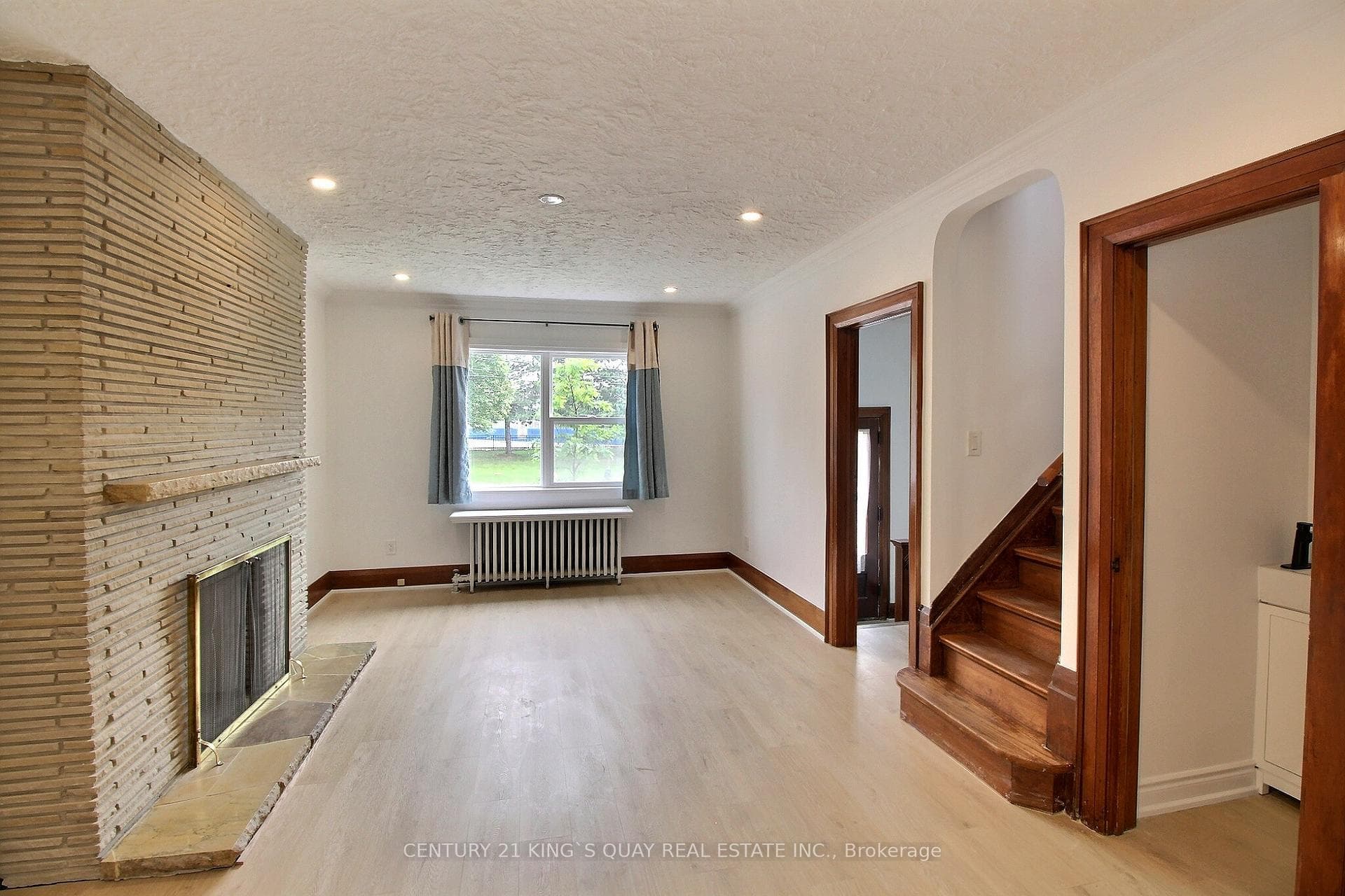 224 Lawrence Avenue photo 8