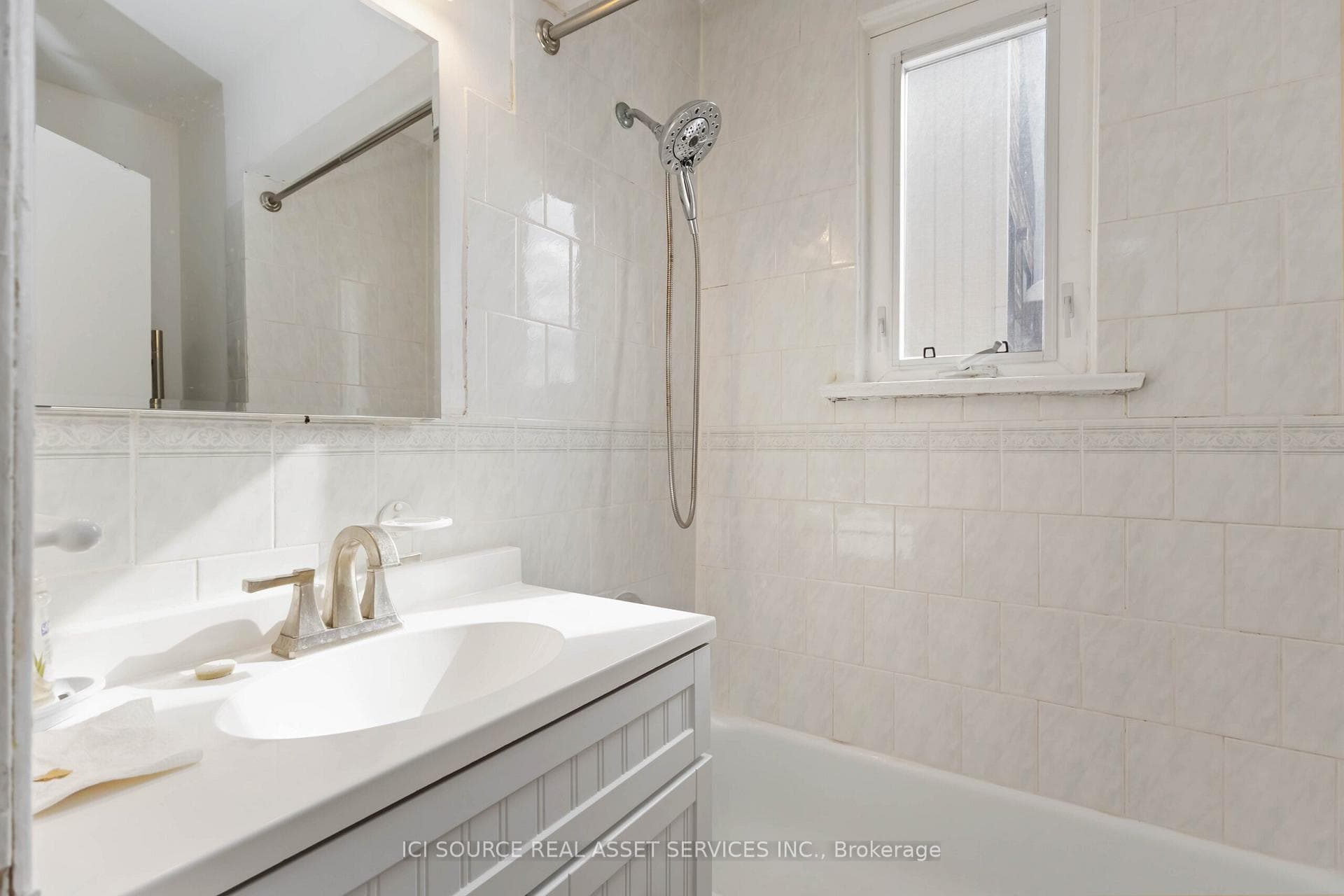 52 Herbert Avenue photo 8