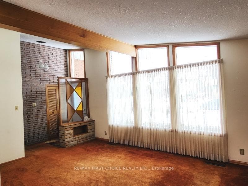 523 Westminster Street photo 9