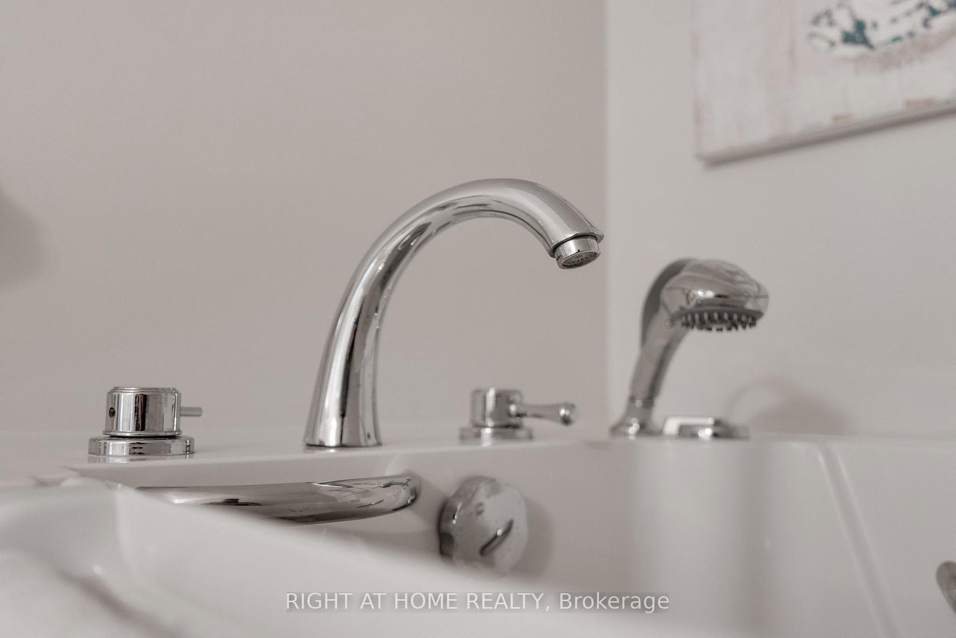 350 Lakebreeze Drive Unit 17 photo 44