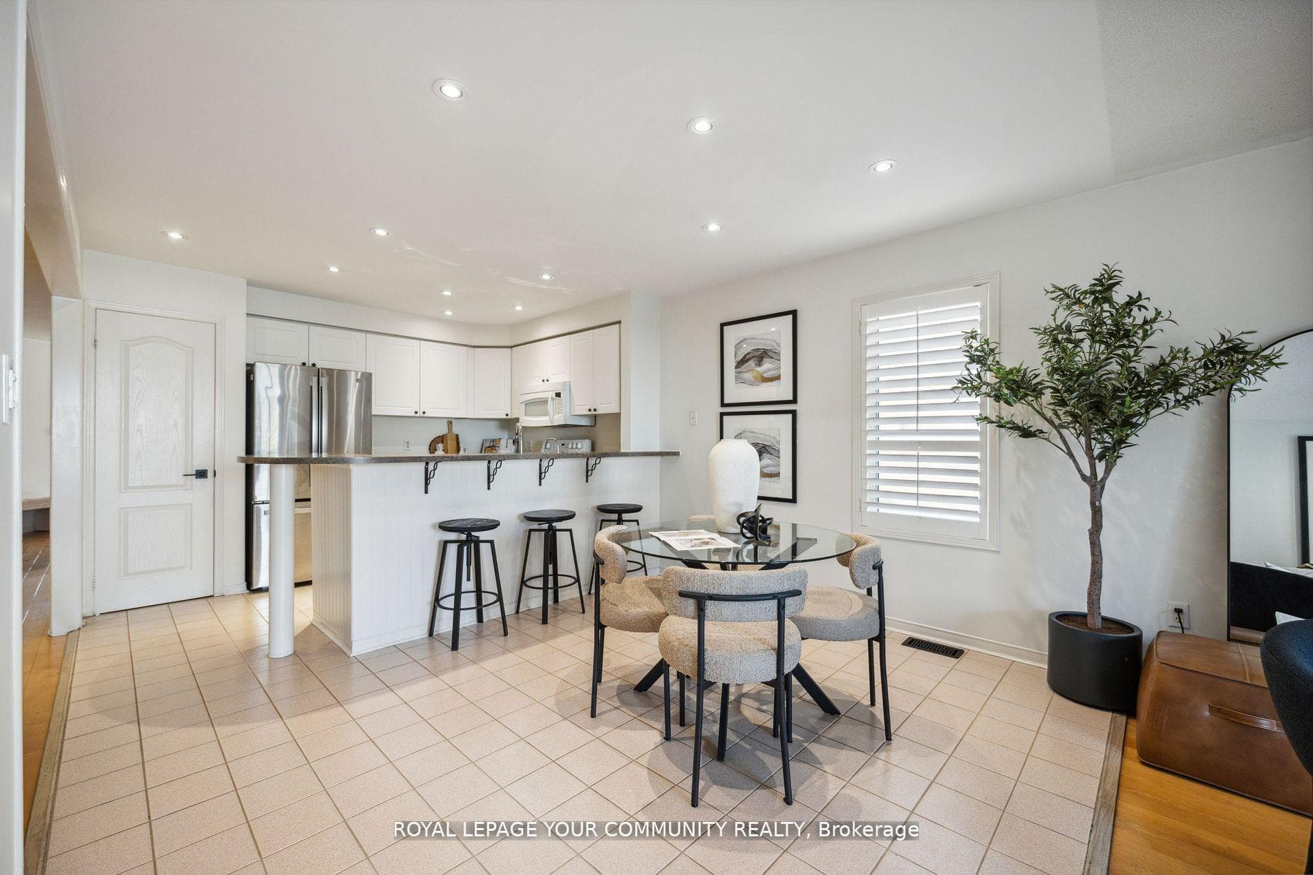 471 Silken Laumann Drive photo 15