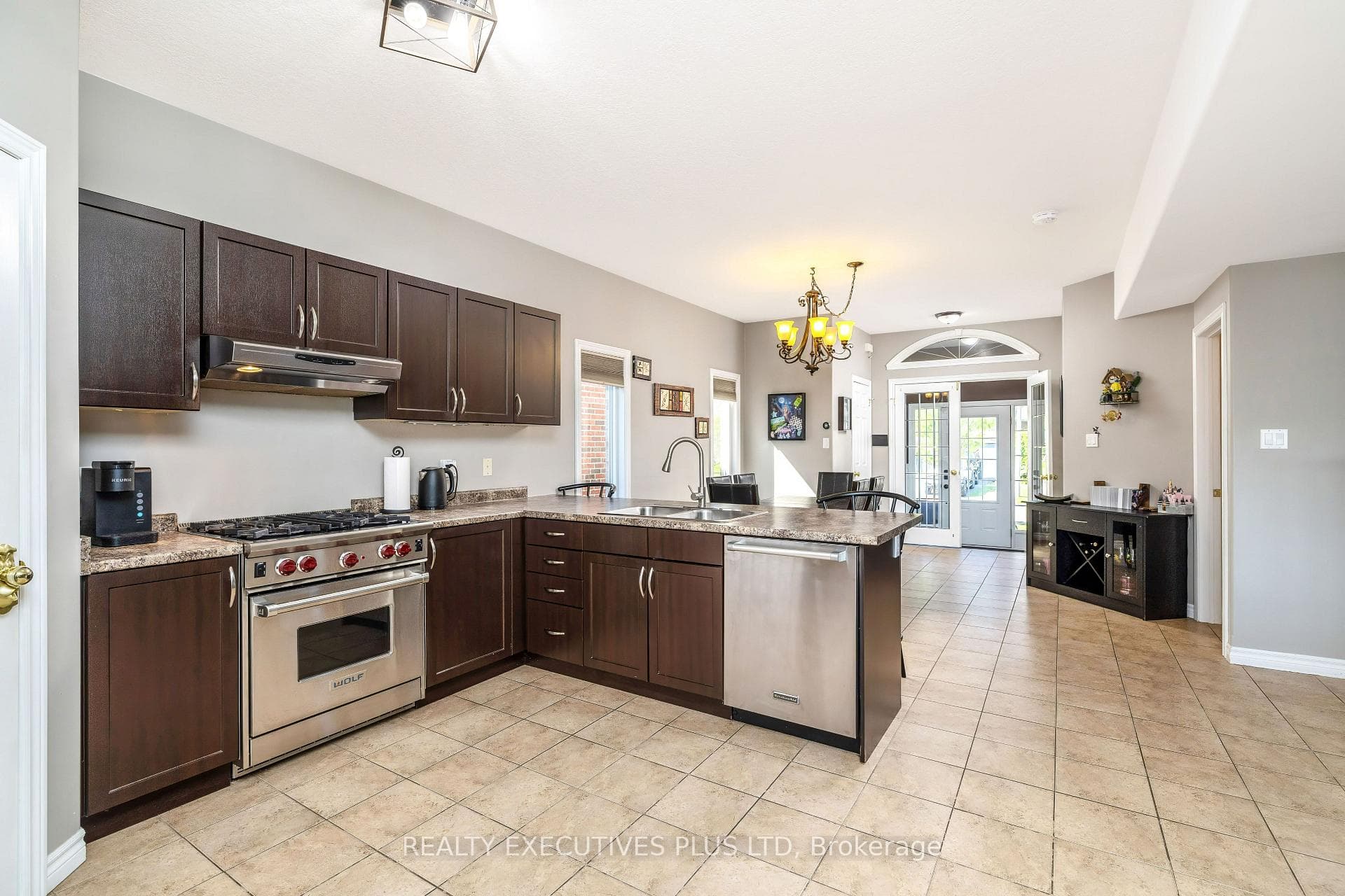 56 Dinnick Crescent photo 9