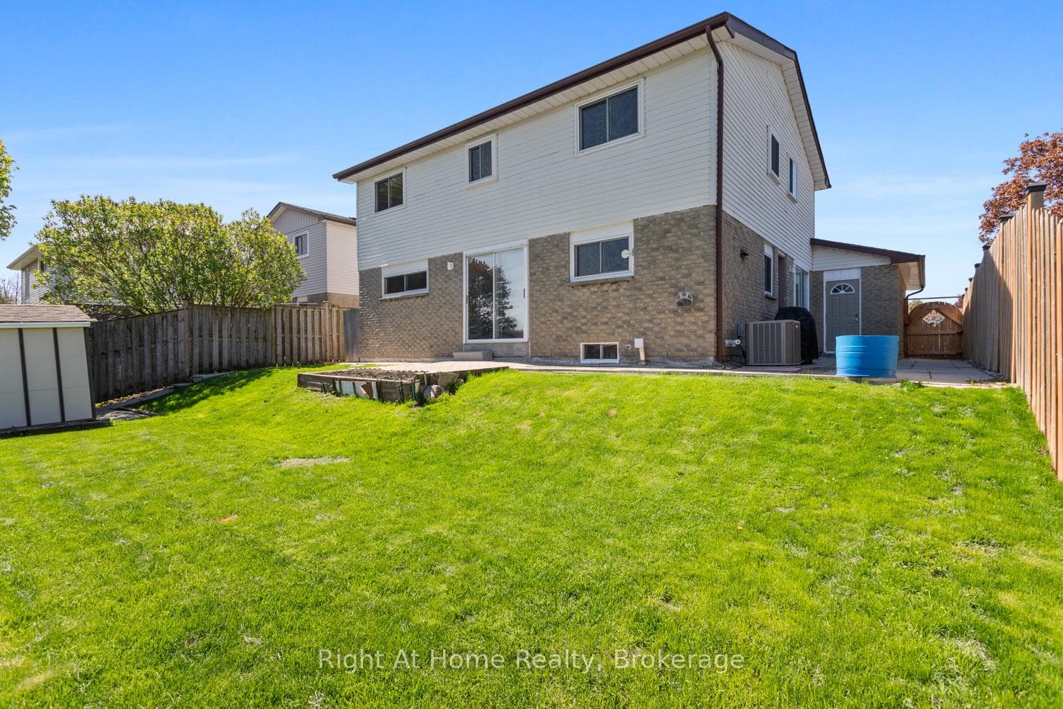 12 Pittmann Crescent photo 39
