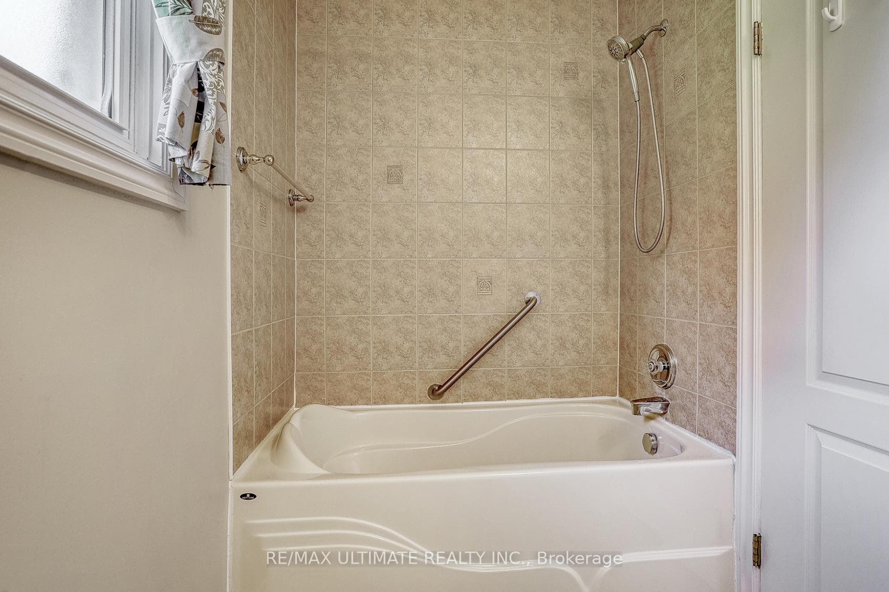 42 Summerside Crescent photo 18
