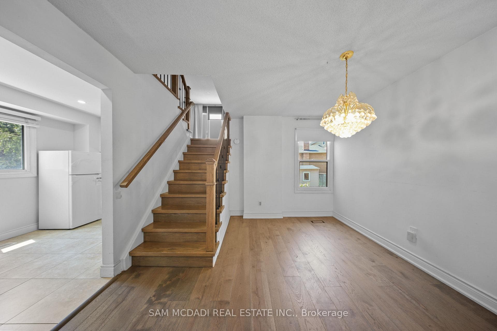 3949 Teakwood Drive photo 3
