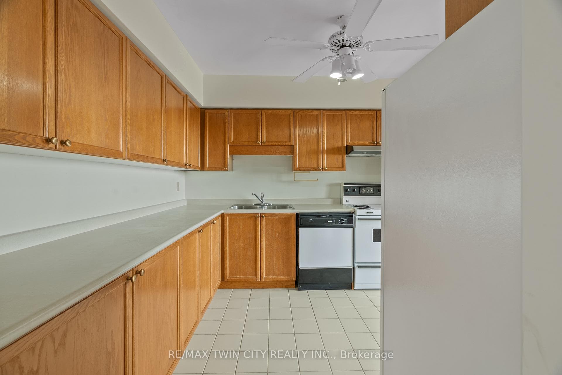 9 Bonheur Court Unit 905 photo 6