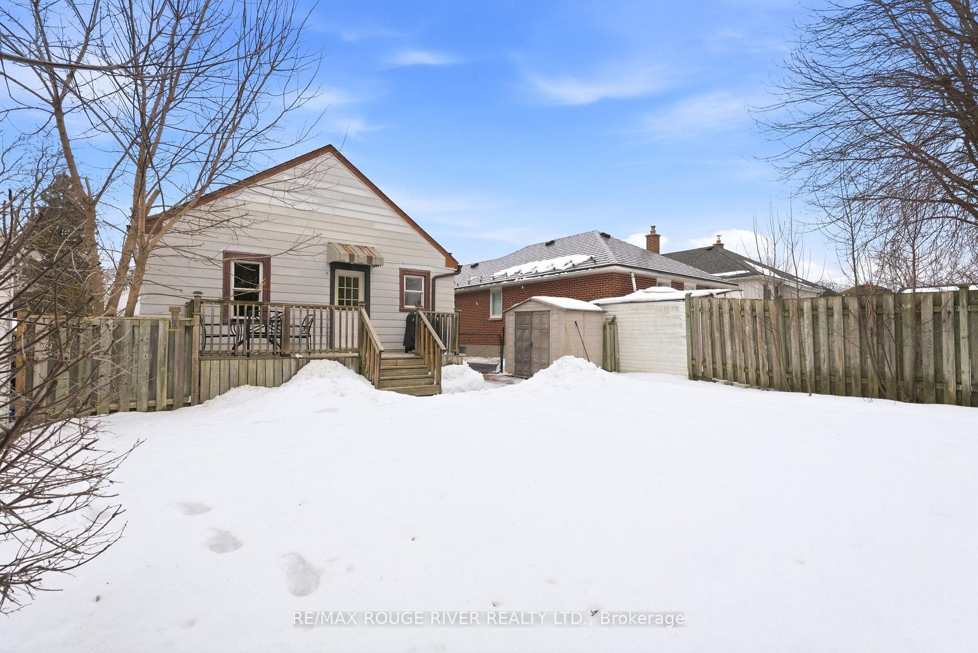 390 Division Street photo 42