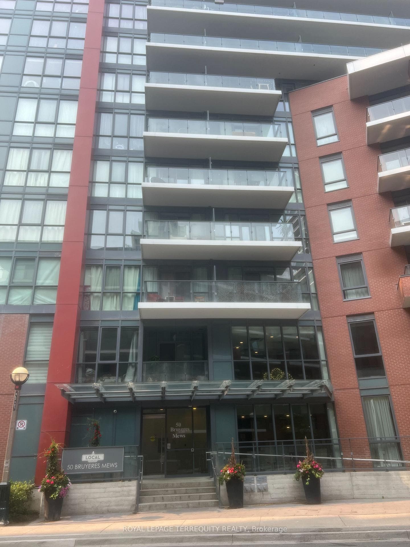 50 Bruyeres Mews Unit 532 photo 5