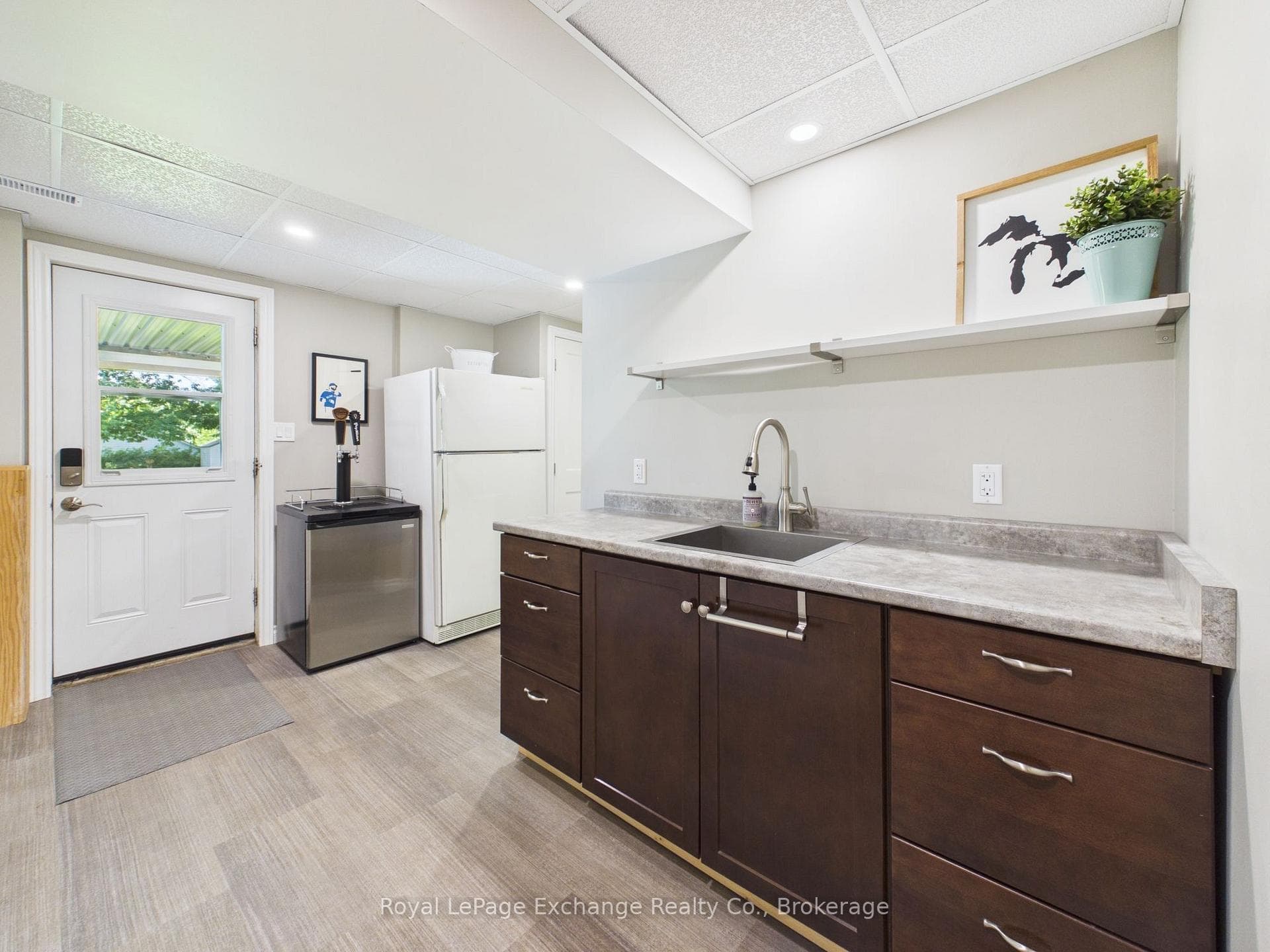 Lower Level Wet Bar / Walk Out