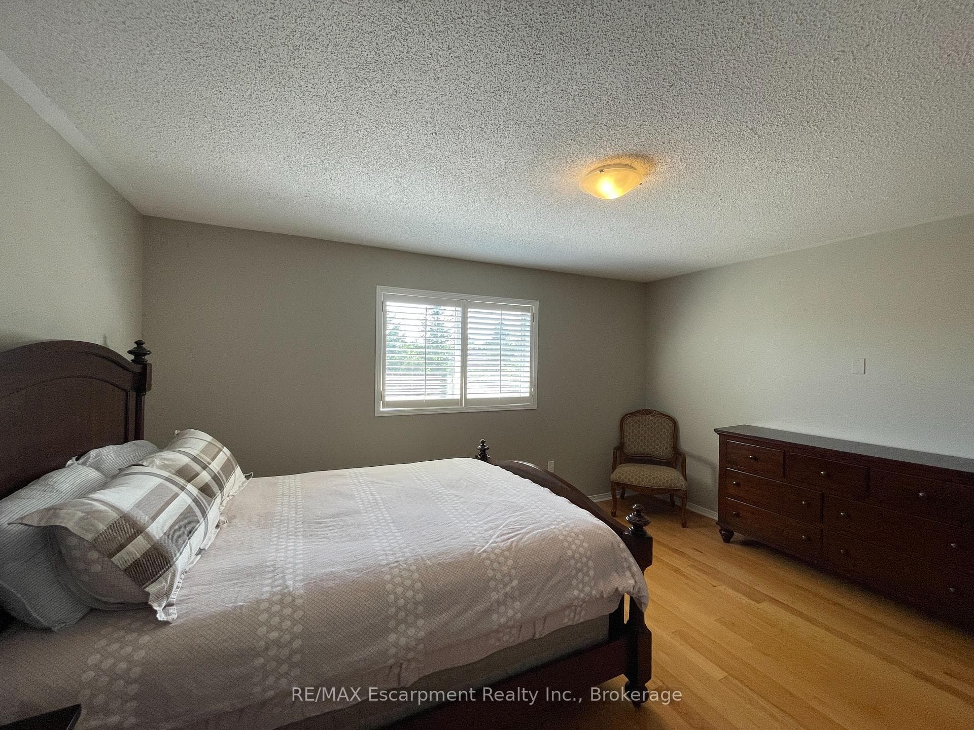 454 Pondview Place photo 24