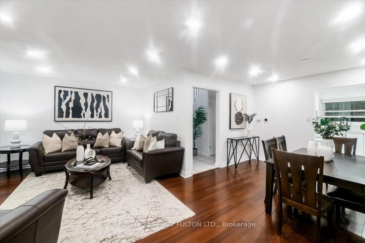 99 Palmdale Dr- living room