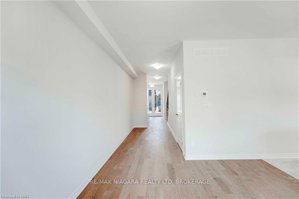 5672 DORCHESTER Road Unit 57 photo 9