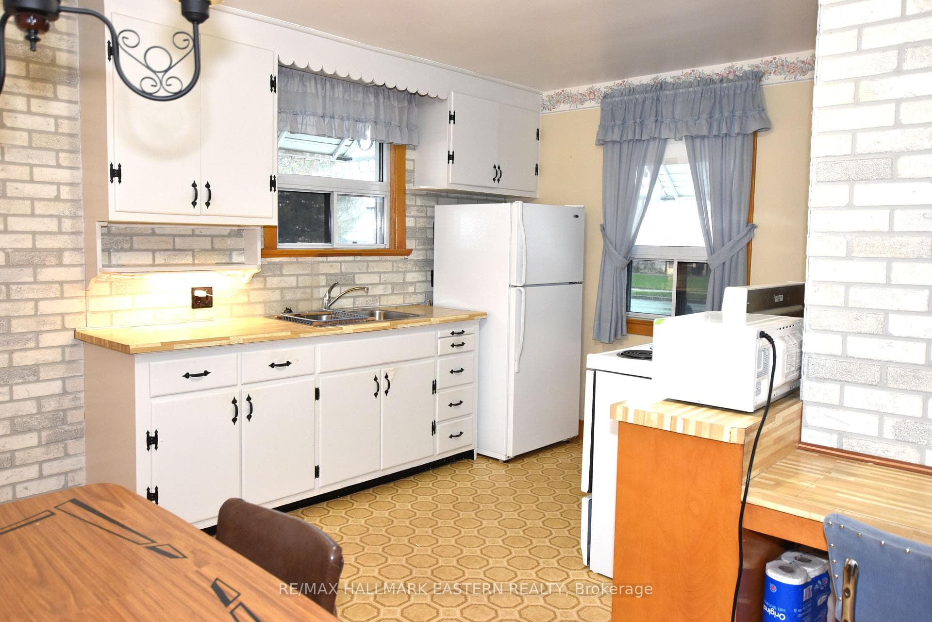 630 Cameron Street photo 3