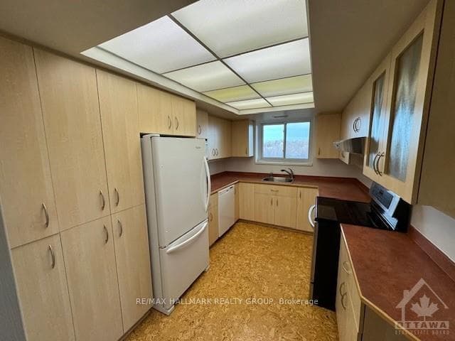 1705 PLAYFAIR Drive Unit 506 photo 8