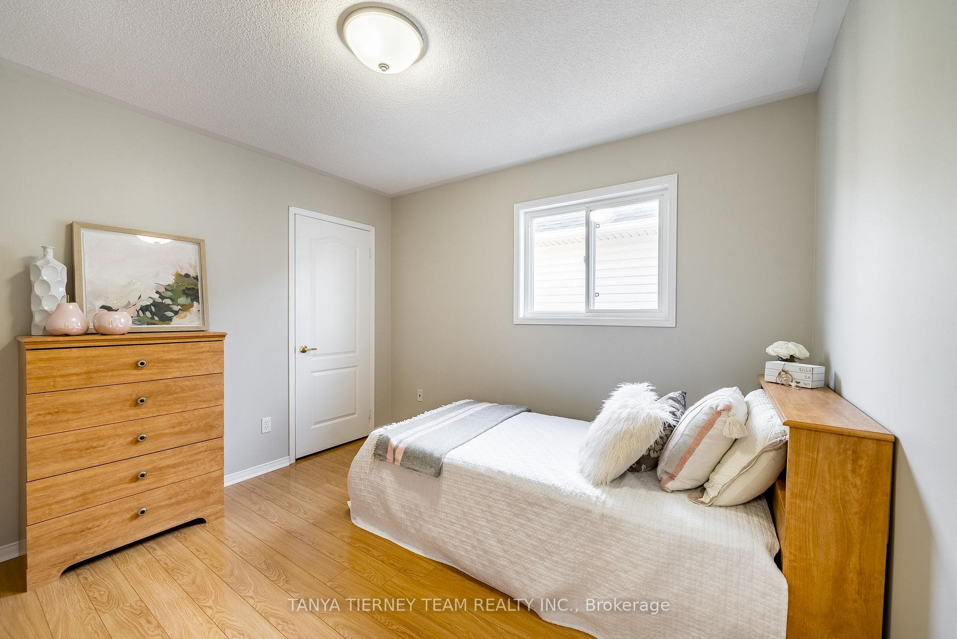 70 Ault Crescent photo 19