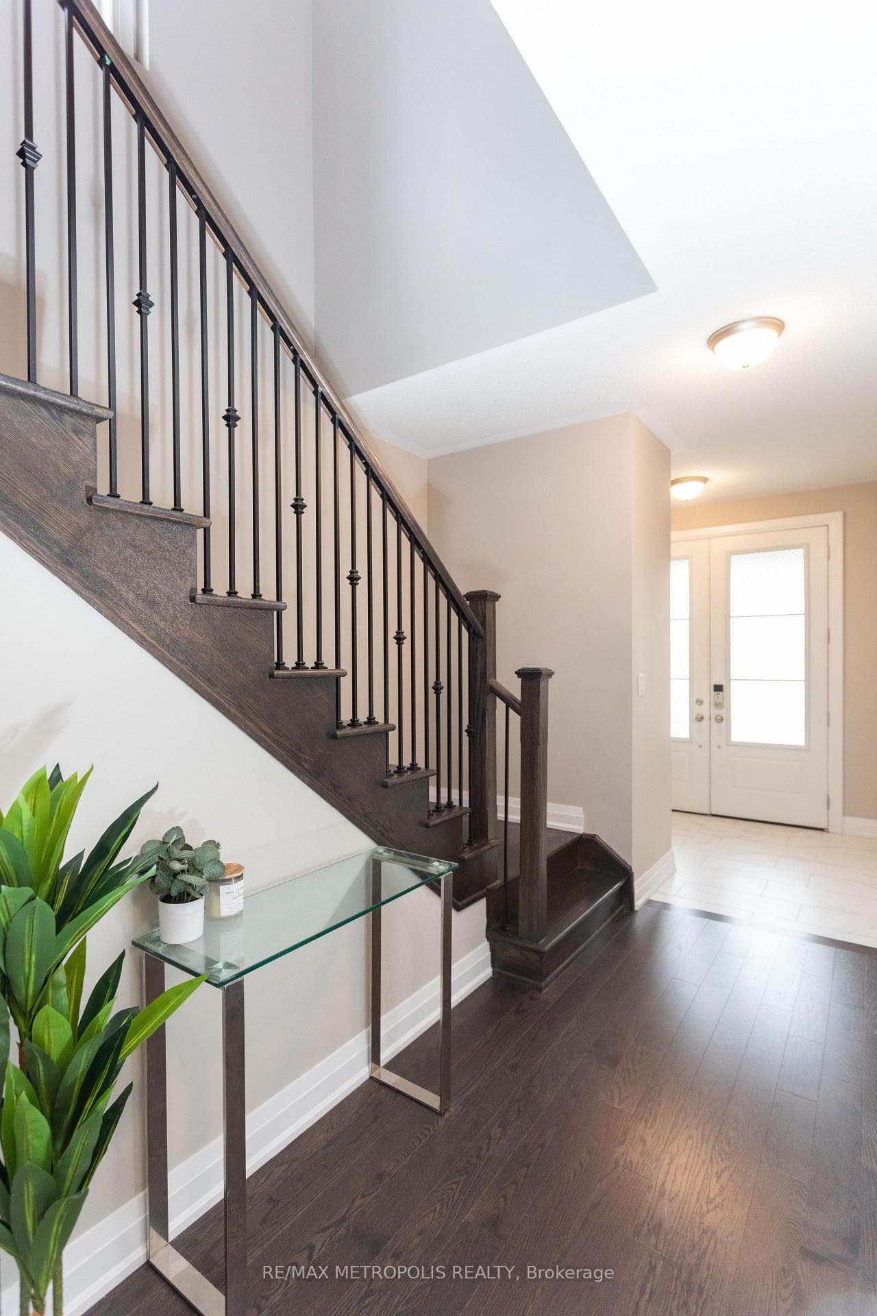 1084 Orenda Street photo 8