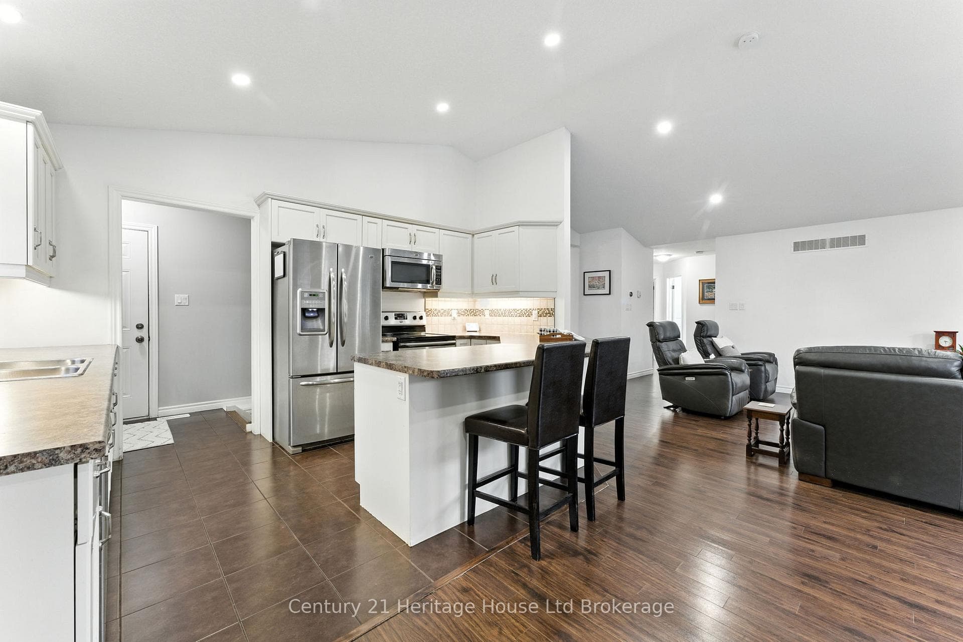107 Applewood Street photo 2