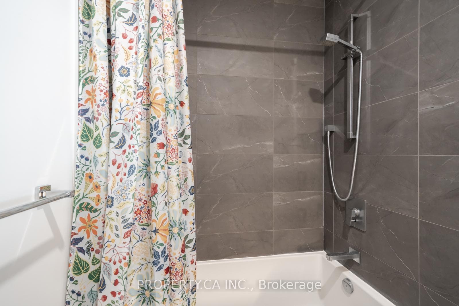 7 Smith Crescent Unit 212 photo 15