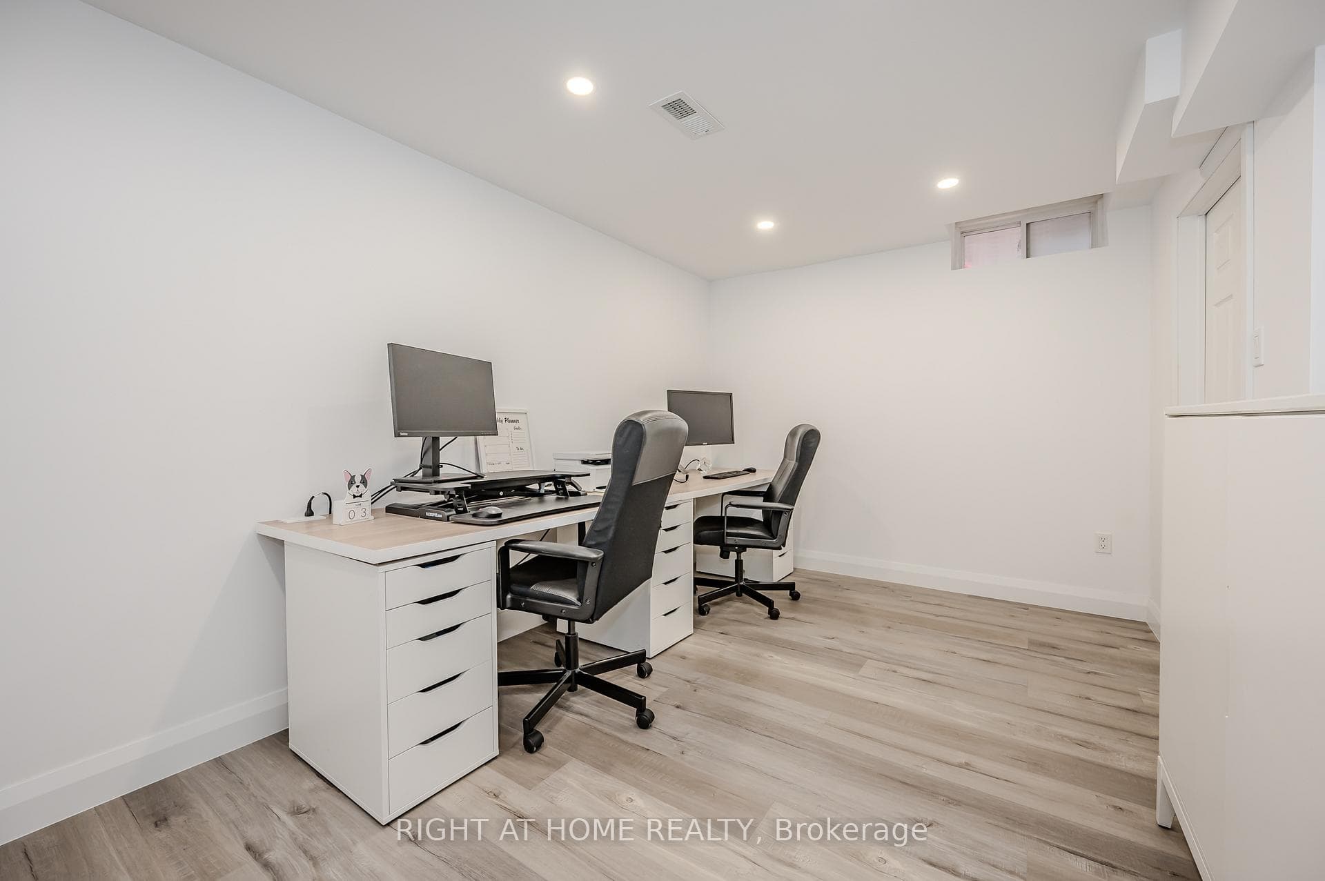 81 Ronan Crescent photo 32