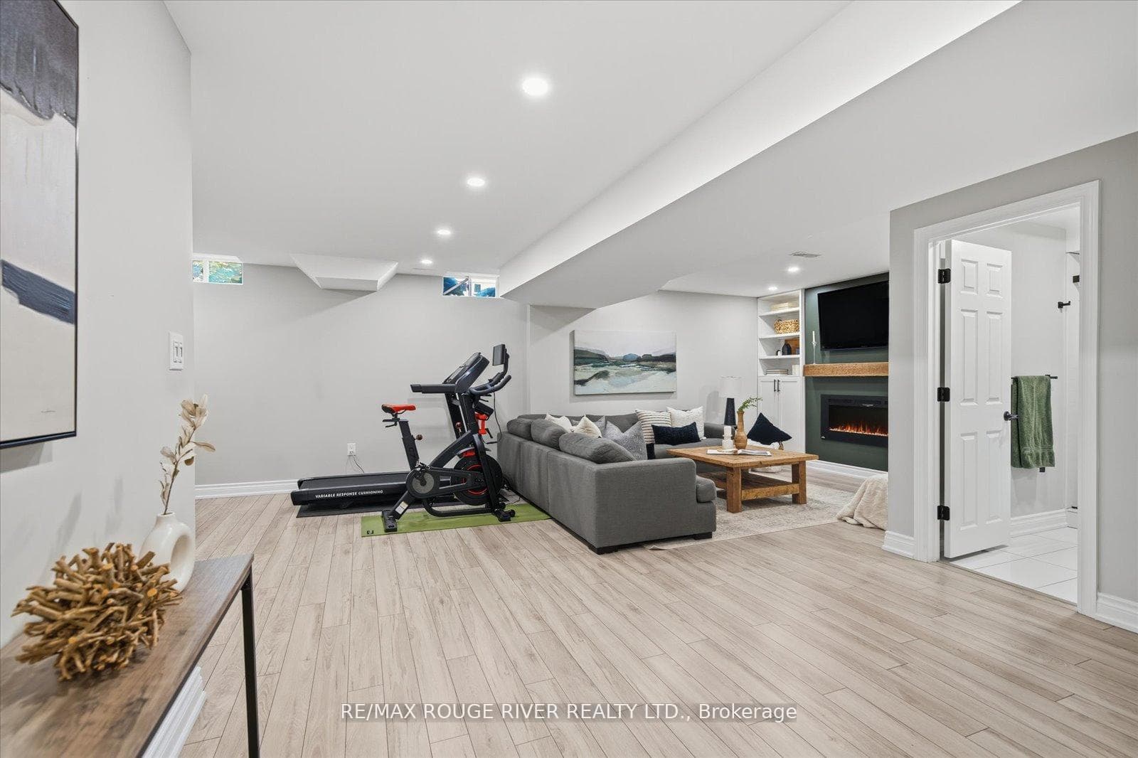 245 Blackwell Crescent photo 30