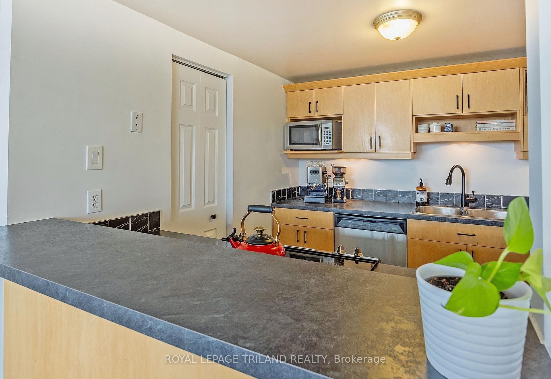 155 Kent Street Unit 1408 photo 12