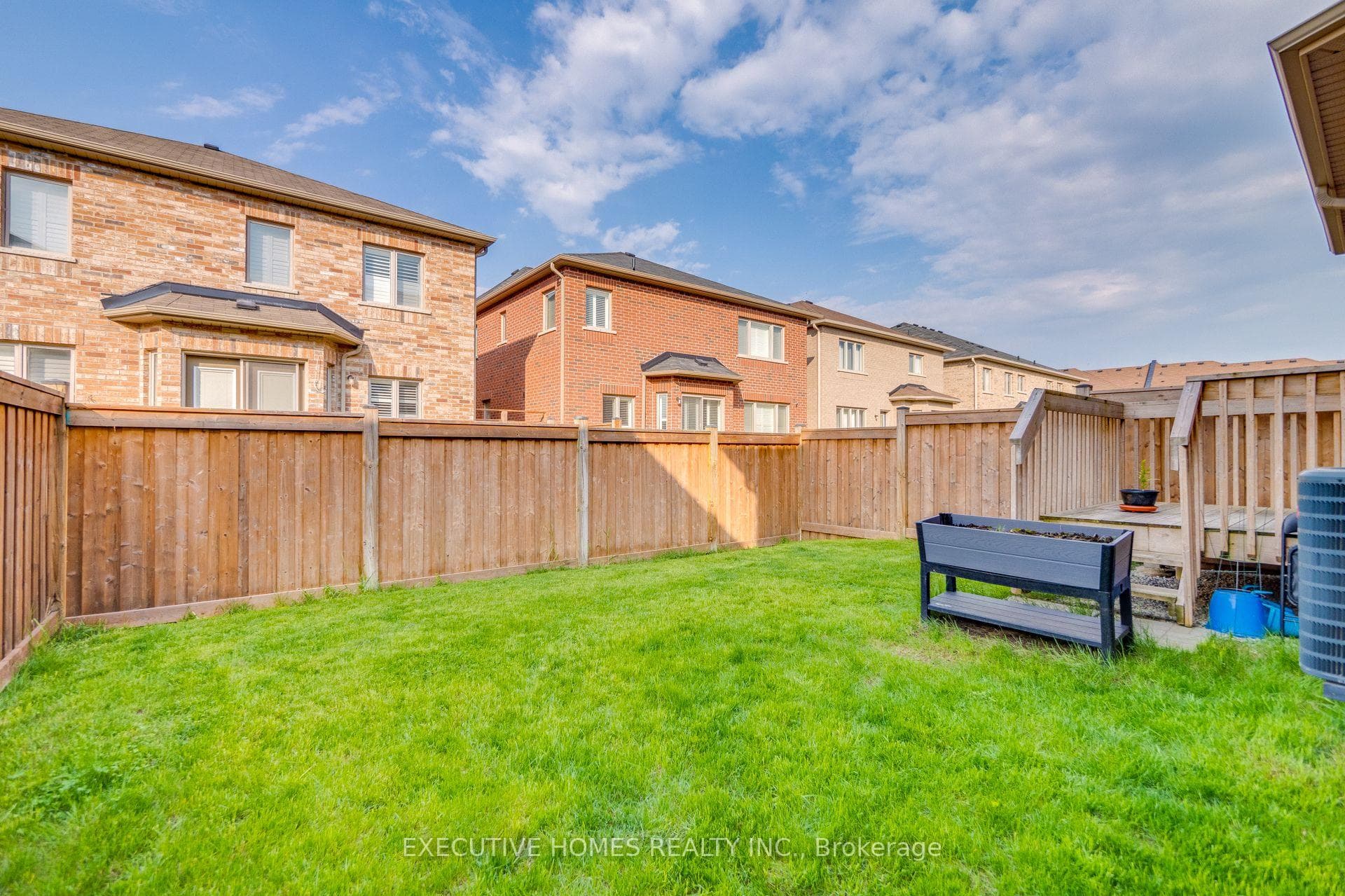 1539 Chretien Street photo 39