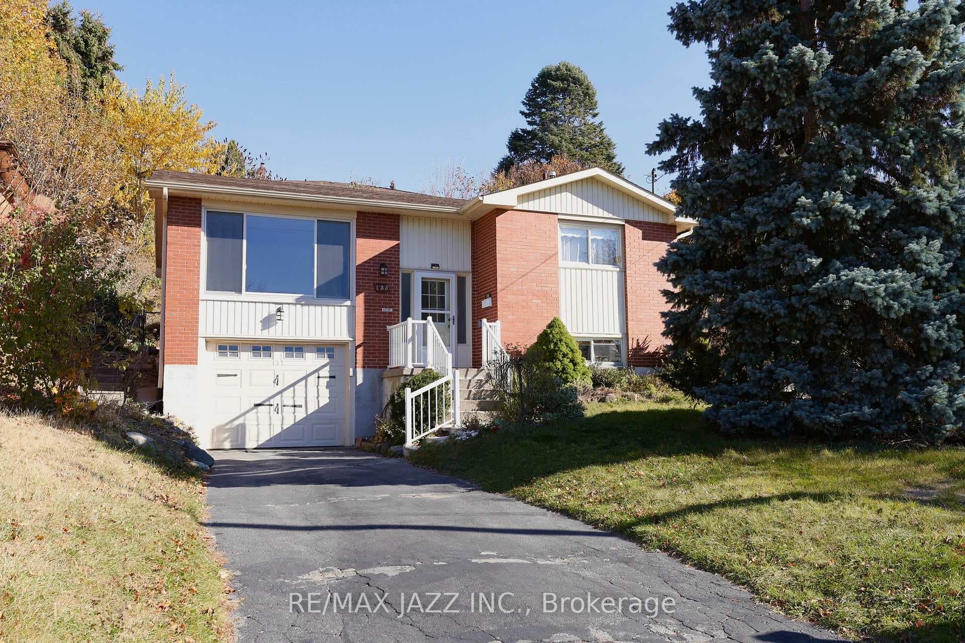 135 Springdale Crescent photo 1