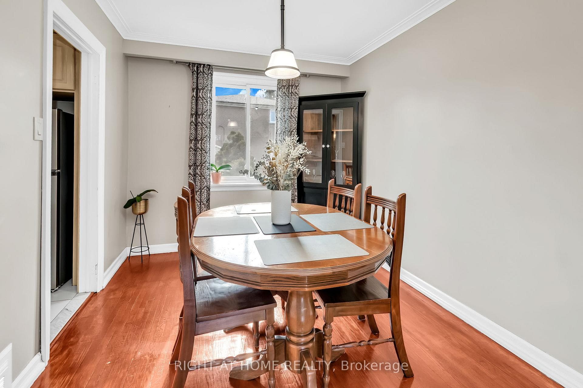 237 Eileen Avenue photo 9