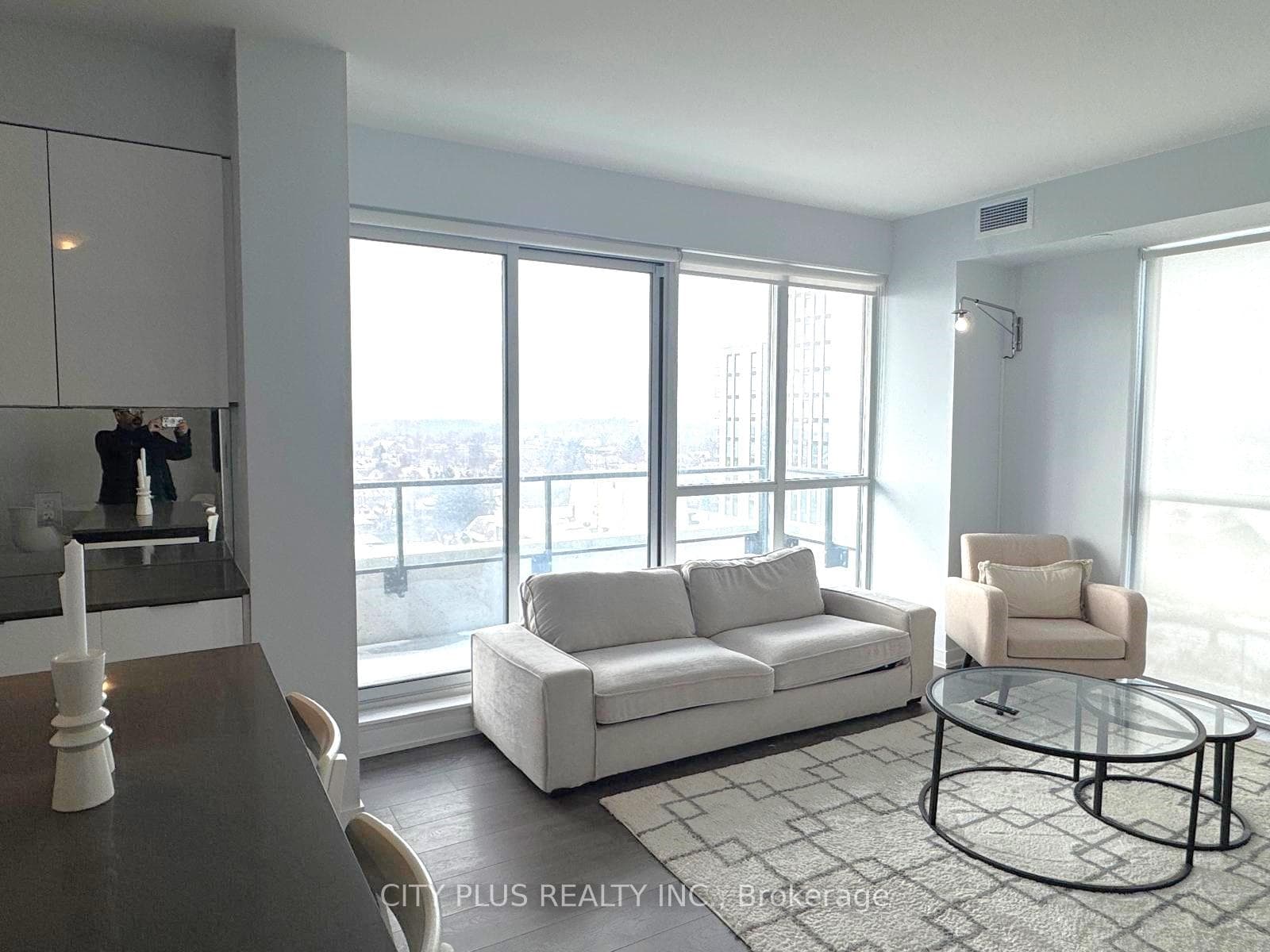 609 Avenue Road Unit 1606 photo 2