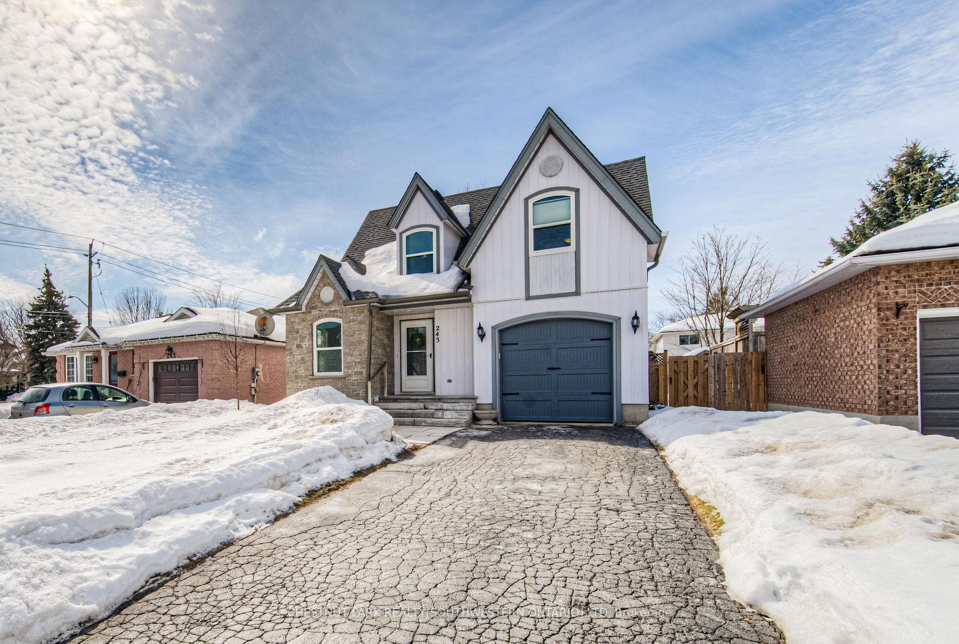 243 Dartmoor Crescent photo 1