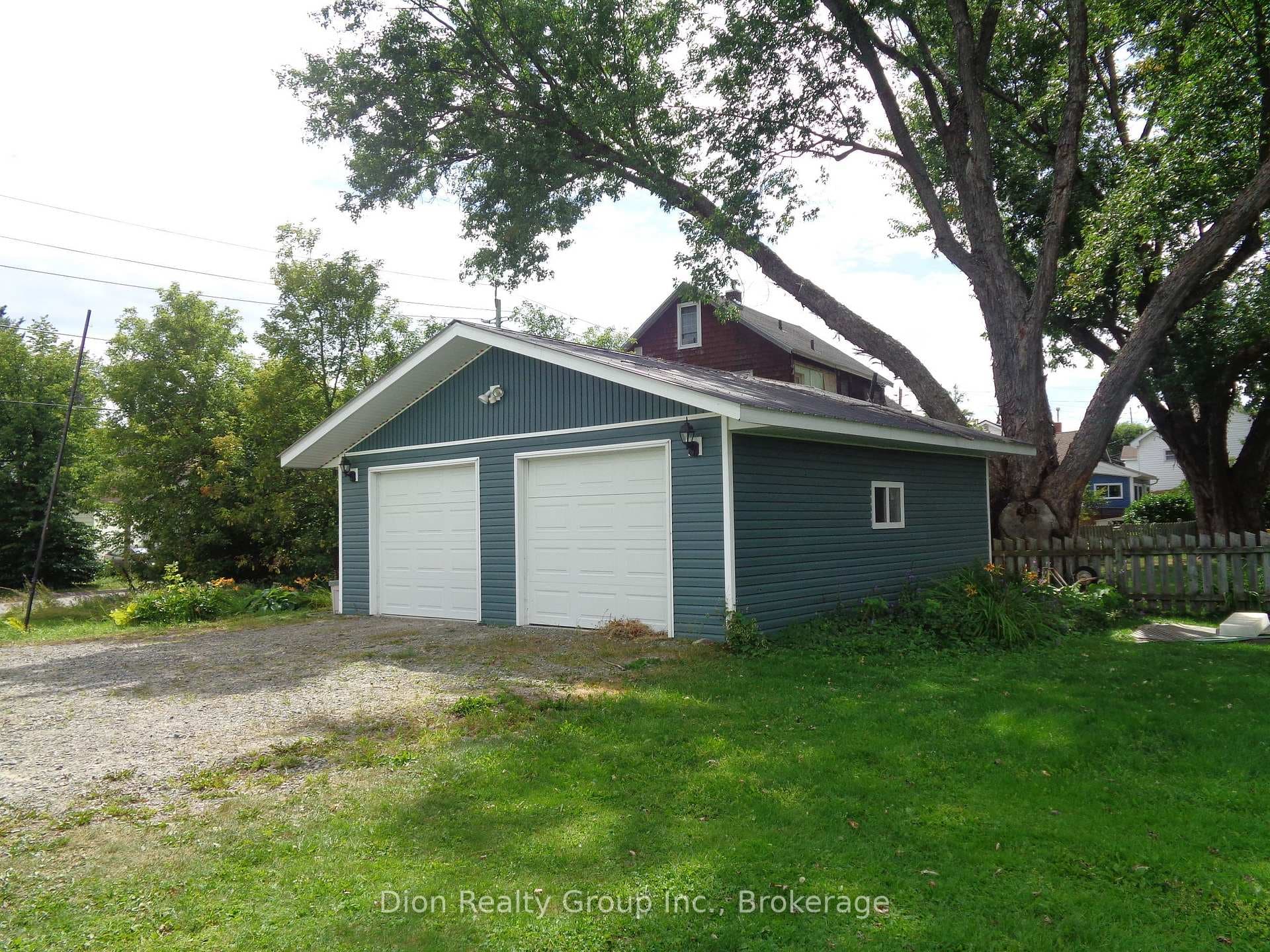102 Tower Street photo 13