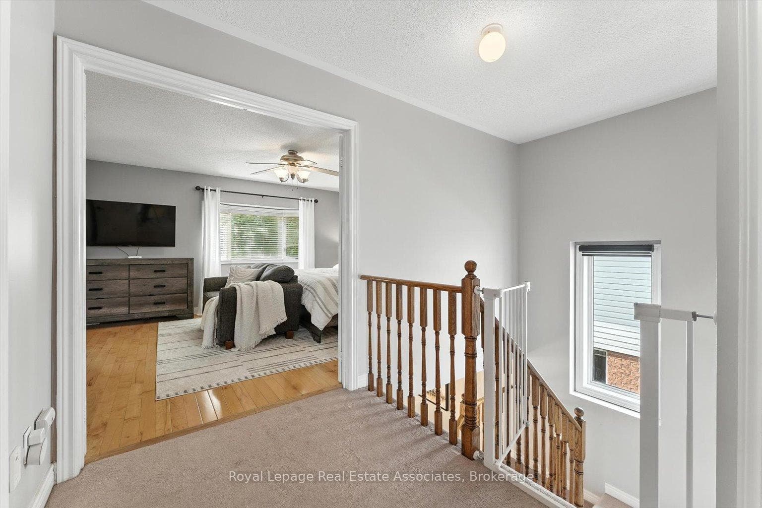 151 Mowat Crescent photo 27
