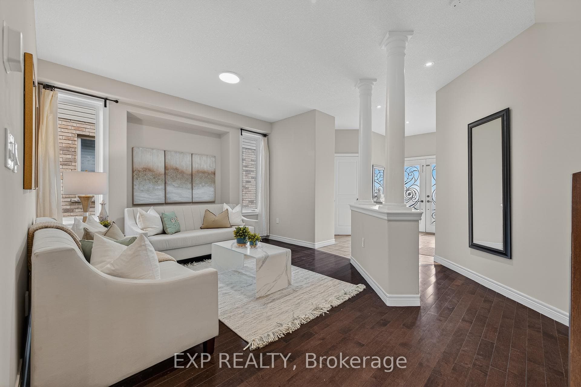 100 Garinger Crescent photo 3