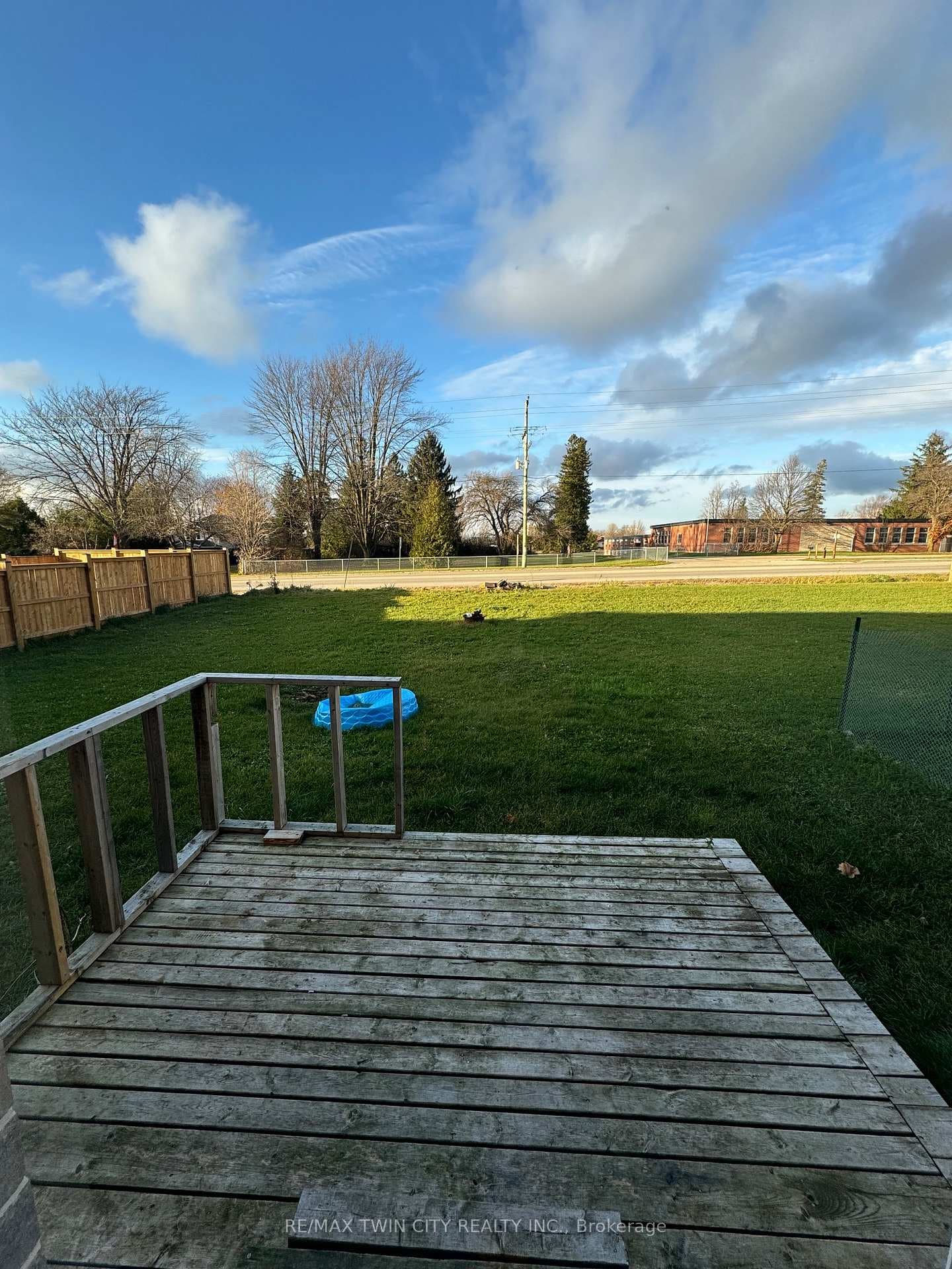 196 Links Crescent photo 14