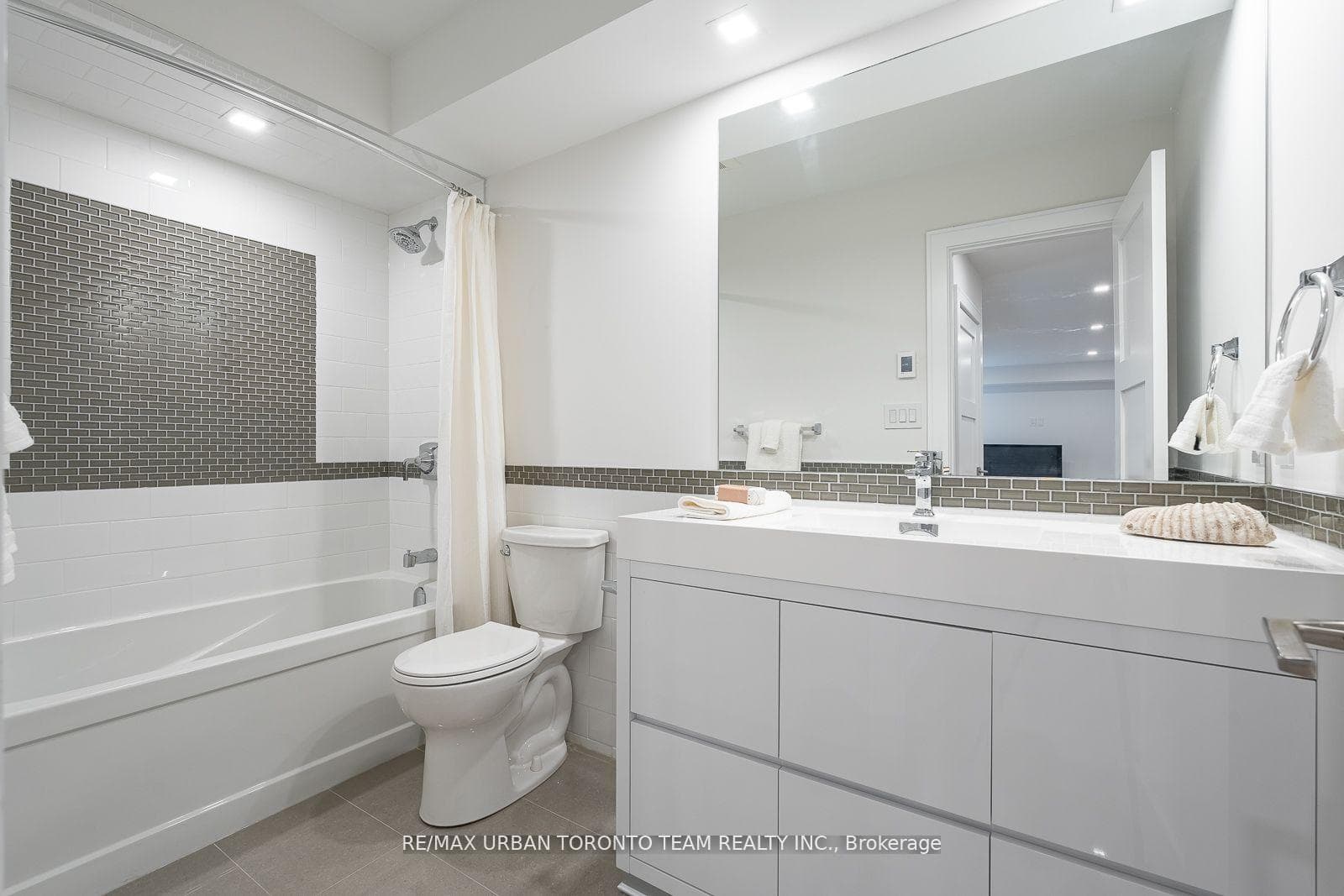26 Kalmar Avenue photo 34
