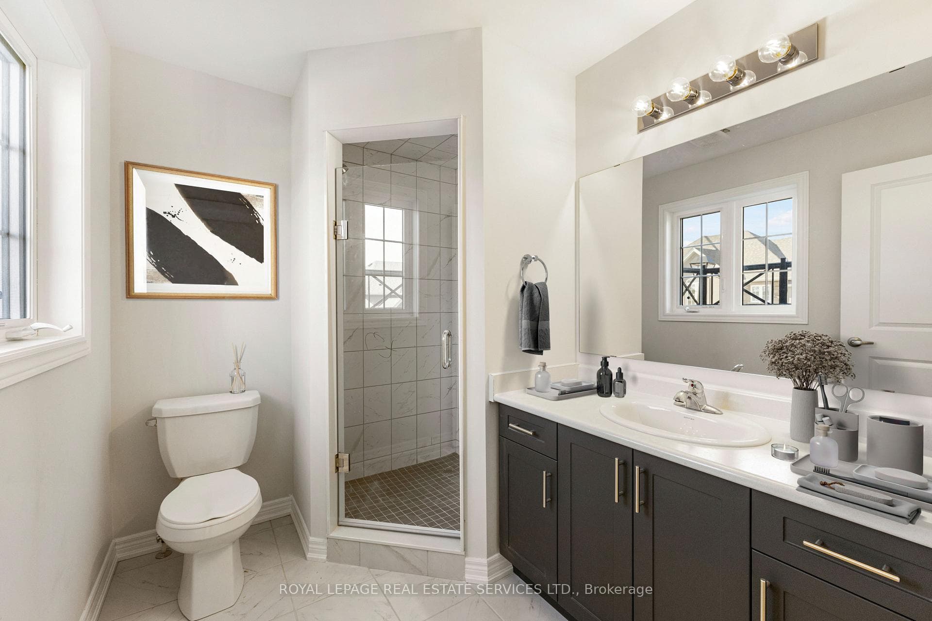 Ensuite 3 pc bath VIRTUAL STAGING