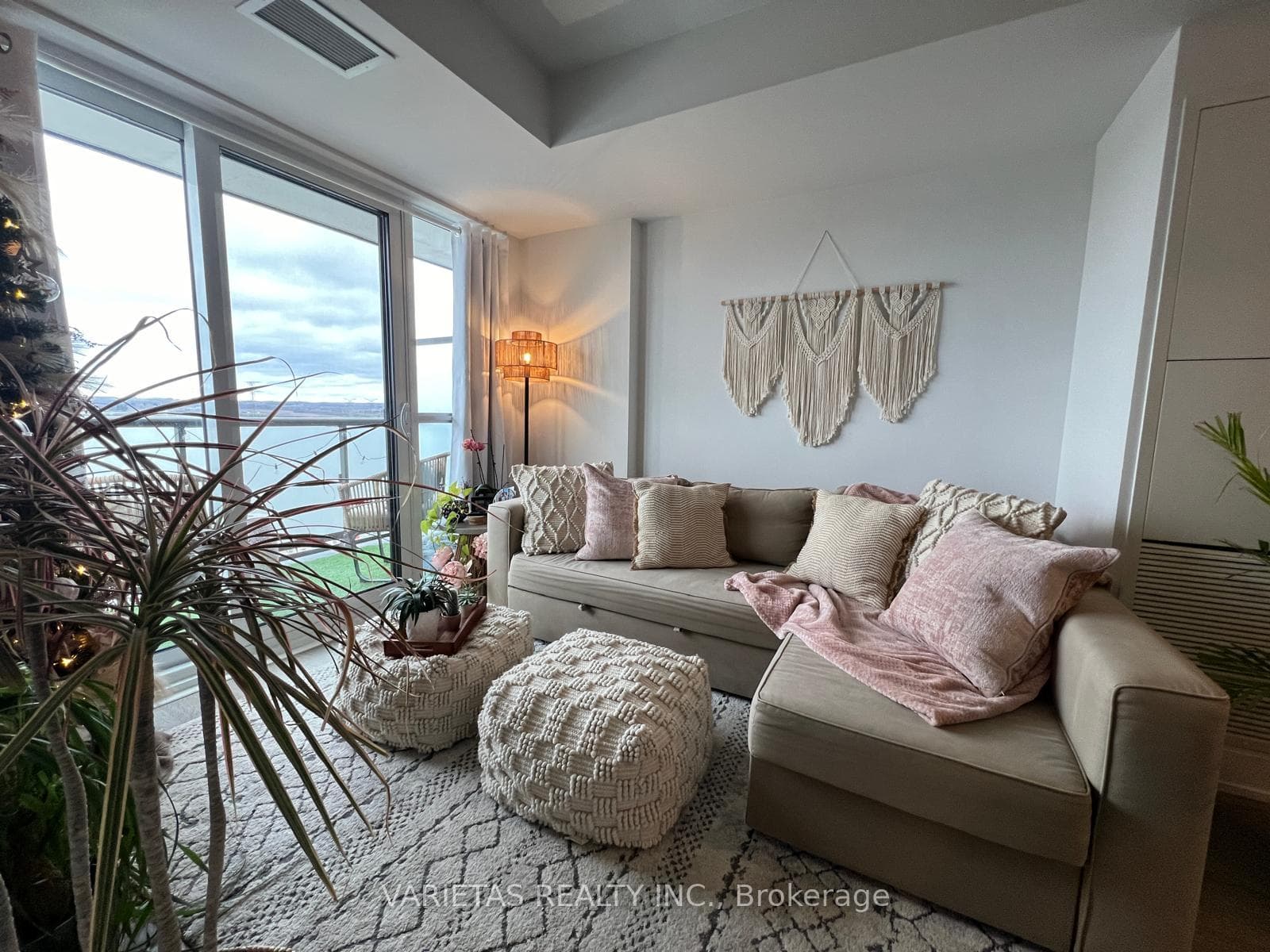 2550 Simcoe Street Unit 1606 photo 4