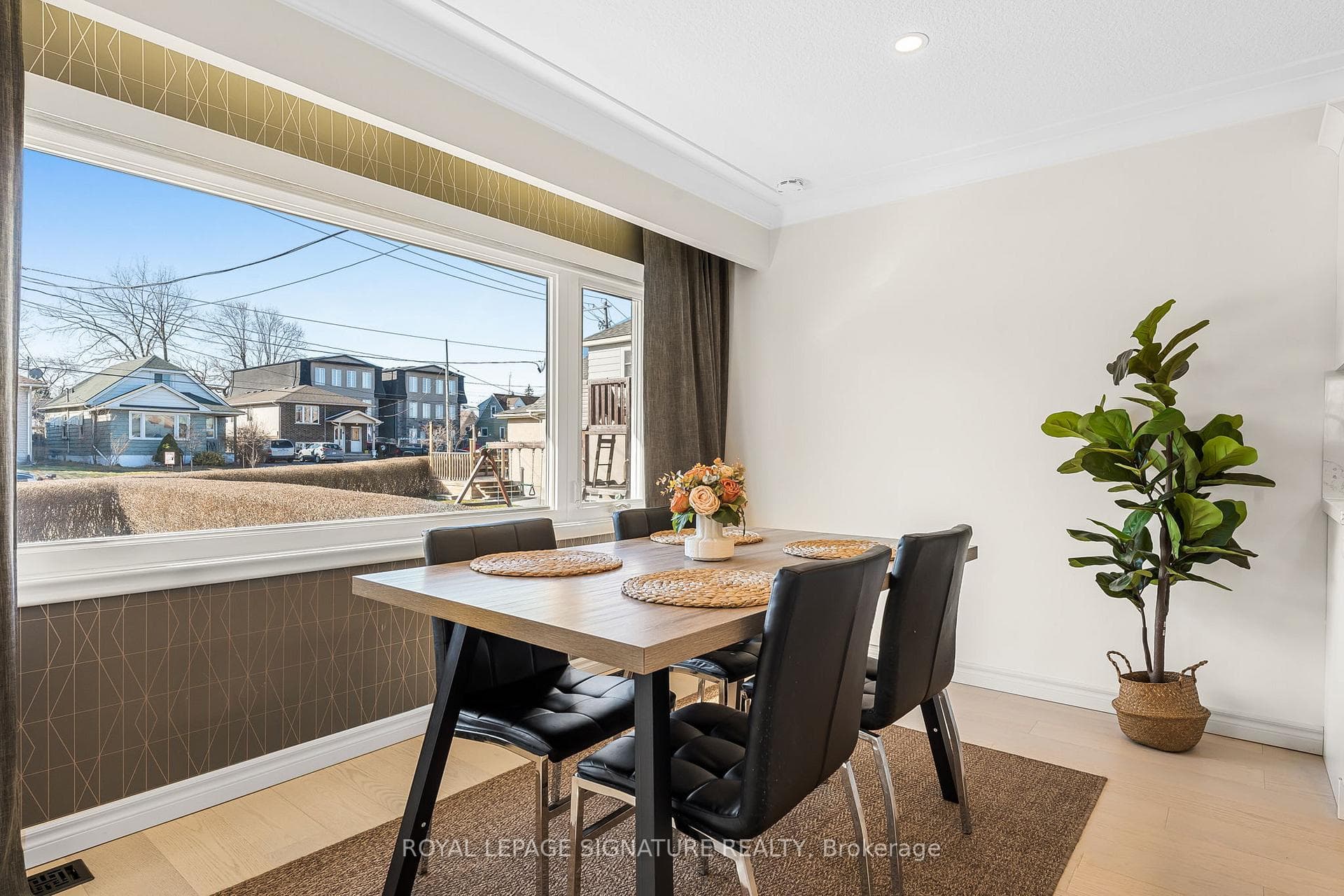 111 Eastchester Avenue Unit Upper photo 6